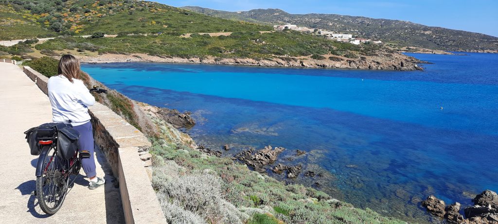 Côte de l’île d’Asinara en Sardaigne au printemps