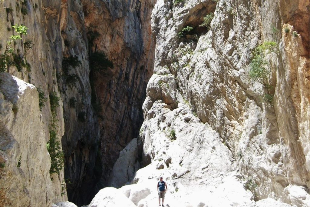 Gorges de Gorropu en Sardaigne, canyon spectaculaire entre falaises calcaires