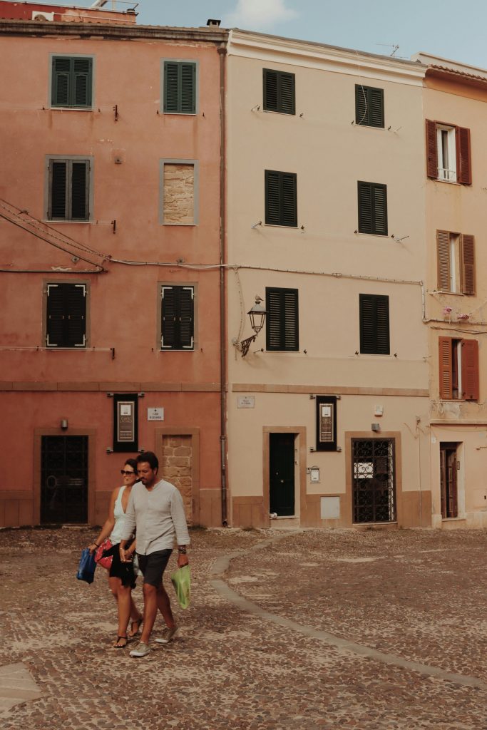 Couple voyage en sardaigne