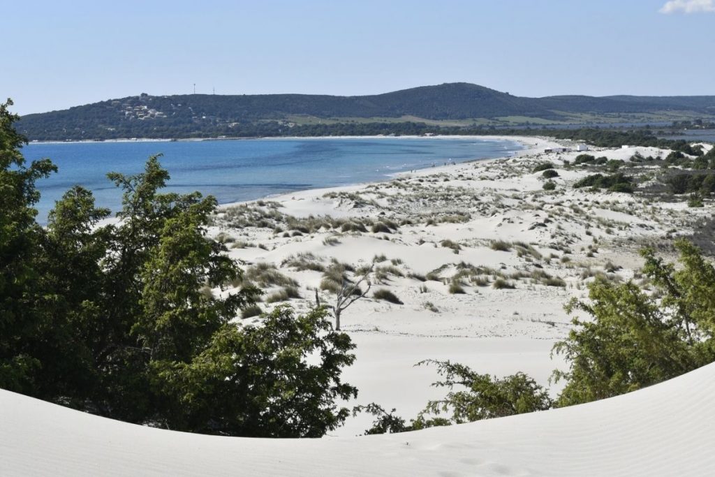 Plage de Sardaigne en septembre, mer encore accessible