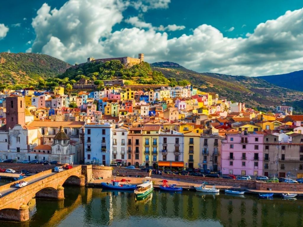 Bosa et ses maisons colorées